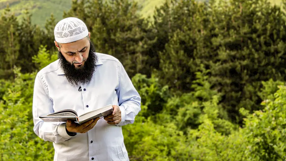Teolog Sadullah Bajrami koji vodi džamiju u Kumanovu koja je nezavisna od Islamske zajednice Sjeverne Makedonije. Photo: Facebook profil Sadullah Bajramija
