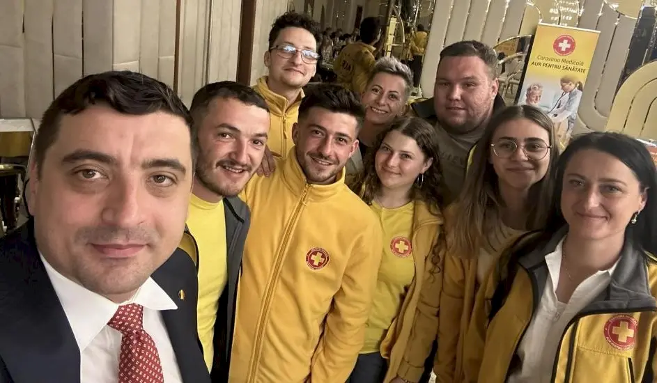 Potpredsjednik desničarskog Saveza za ujedinjenje Rumuna George Simion sa stranačkim aktivistima. Foto: Facebook stranica George Simiona