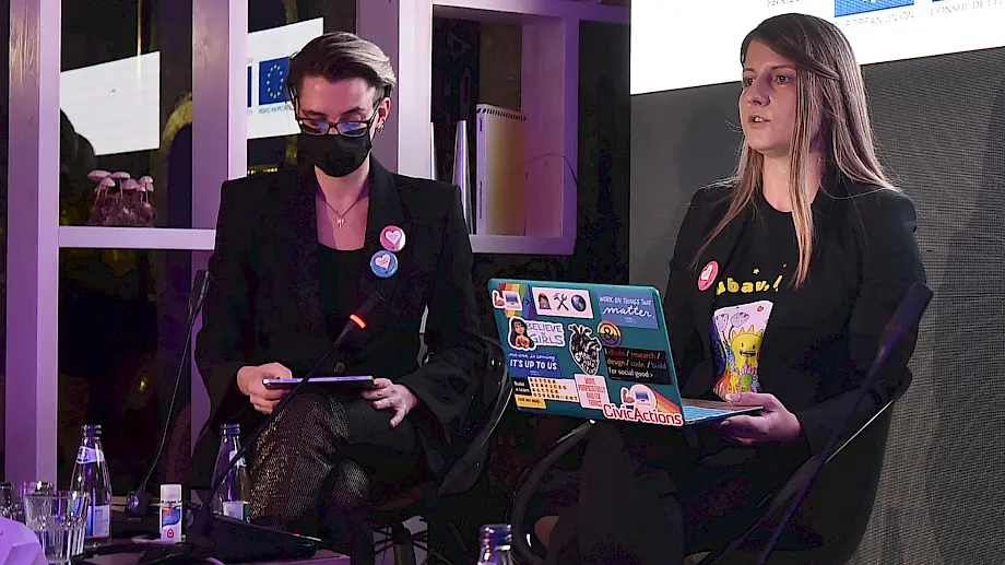 Bivša ministarka javne uprave, digitalnog društva i medija Tamara Srzentić (D) na konferenciji u Podgorici