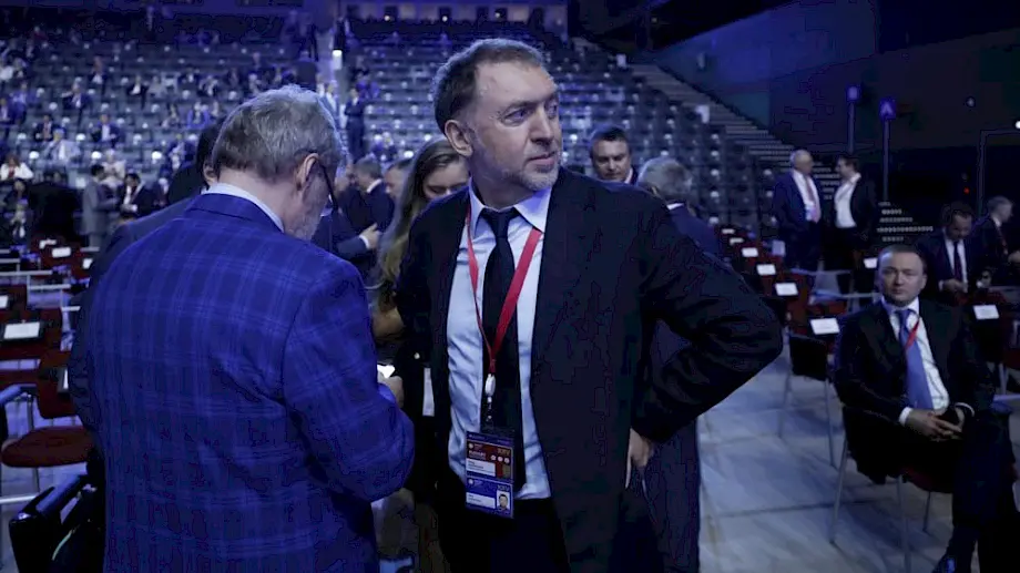 Ruski biznismen Oleg Derpiska (D) na ekonomskom forumu u Rusiji. Foto: EPA-EFE/ANATOLY MALTESEV