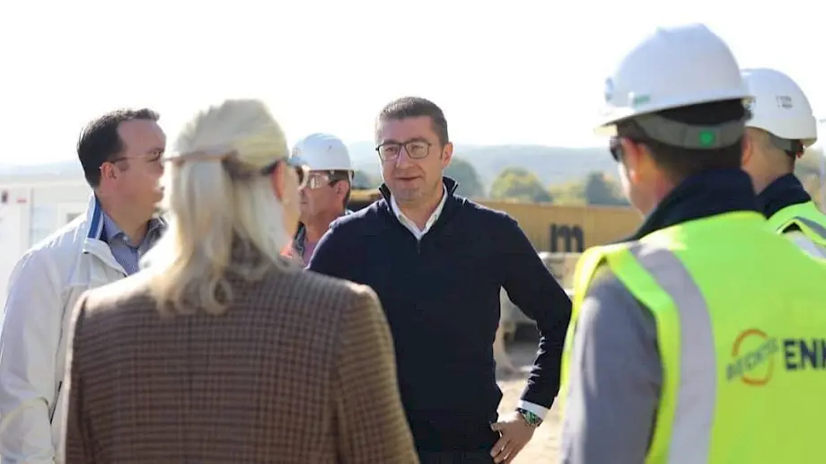 Premijer Sjeverne Makedonije Hristijan Mickoski tokom obilaska radova na putu Gostivar-Bukojčani. Foto: Vlada Sjeverne Makedonije