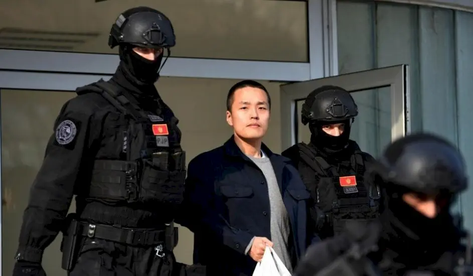 Crnogorska policija sprovodi Do Kvona. Foto: EPA-EFE/Boris Pejović