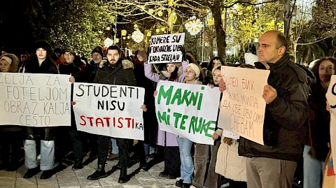 Predatori ne smiju da predaju u školama
