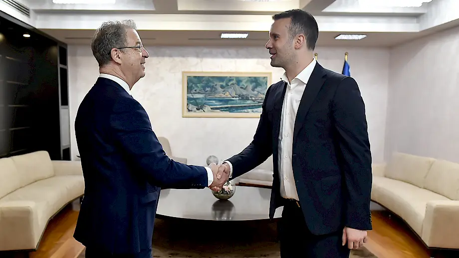 Glavni tužilac suda u Hagu Serž Bramerc (L) i crnogorski premijer Milojko Spajić (D) u Podgorici. Foto: Vlada Crne Gore