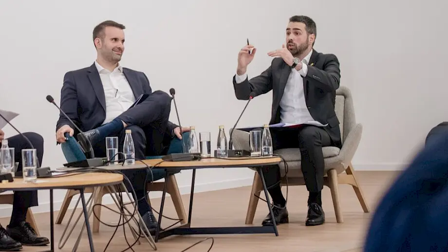 Premijer Milojko Spajić (L) i njegov šef kabineta Branko Krvavac (D). Foto: Vlada Crne Gore
