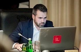 Krvavac prepolovio vrijednost kriptovaluta