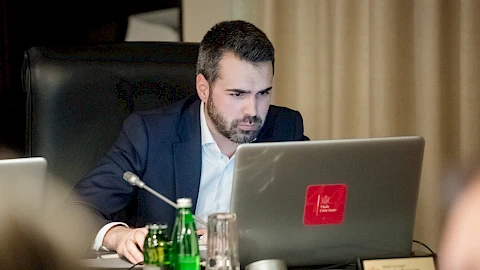 Krvavac prepolovio vrijednost kriptovaluta