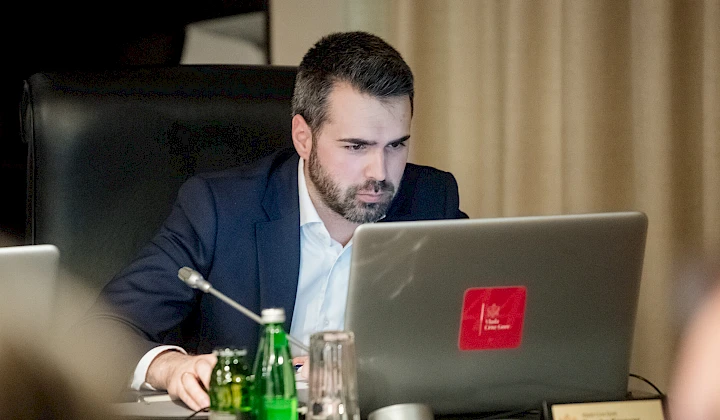 Krvavac prepolovio vrijednost kriptovaluta