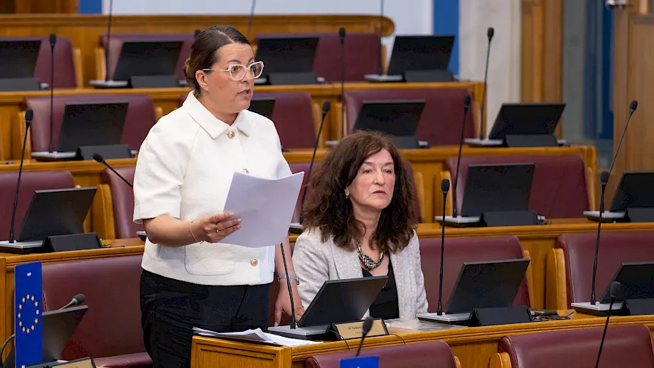 Ministarka kulture i medija Tamara Vujović (L) na sjednici Skupštine Crne Gore. Foto: Skupština Crne Gore