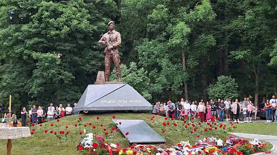 Spomenik potporučniku Vojske Jugoslavije Predragu Peđi Leovcu u Pljevljima. Foto: Ministarstvo odbrane Republike Srbije