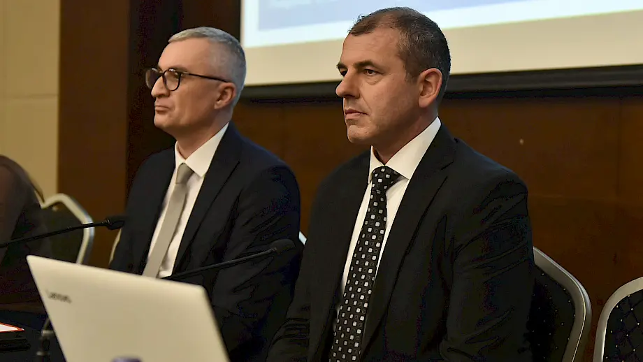 Direktor direktorata u Ministarstvu javne uprave Dušan Polović (D). Foto: Vlada Crne Gore