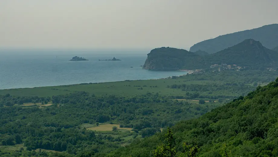 Pogled na Petrovac i uvalu Buljarica. Foto: BIRN/Jovan Radulović