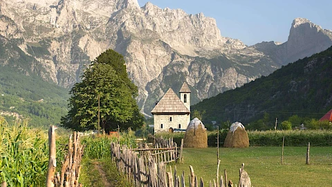 Spor oko bespravne gradnje potresa turističko selo u Albaniji