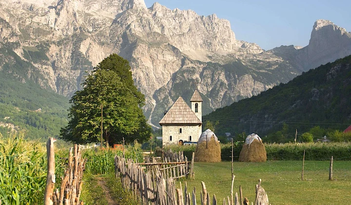 Spor oko bespravne gradnje potresa turističko selo u Albaniji