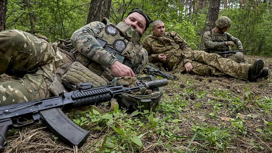 Ukrajinski vojnici u blizini Harkova. Foto: PA/SERGEY KOZLOV