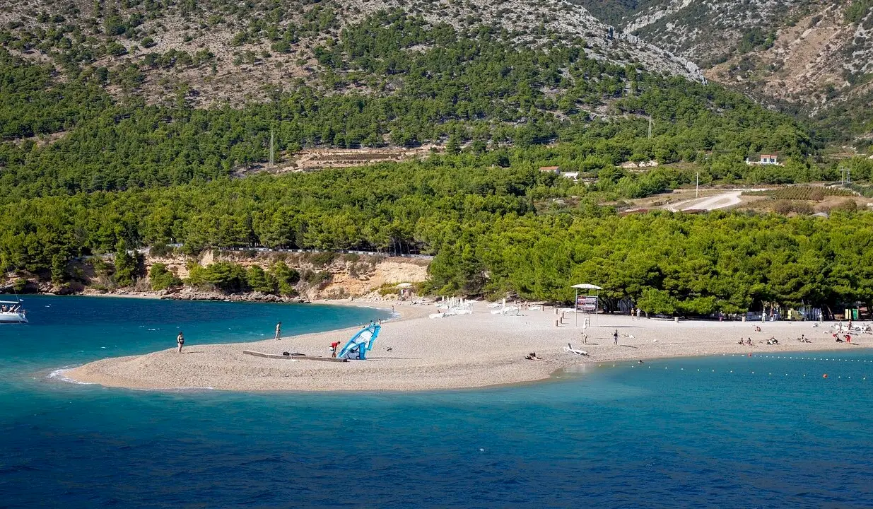 Plaža Zlatni rat na ostrvu Brač u Hrvatskoj. Foto: Pixabay