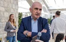 Čelnici državnih agencija dobijali grantove i stambene kredite