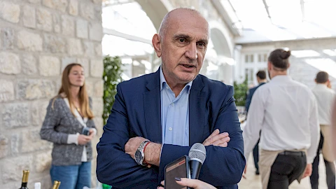 Čelnici državnih agencija dobijali grantove i stambene kredite
