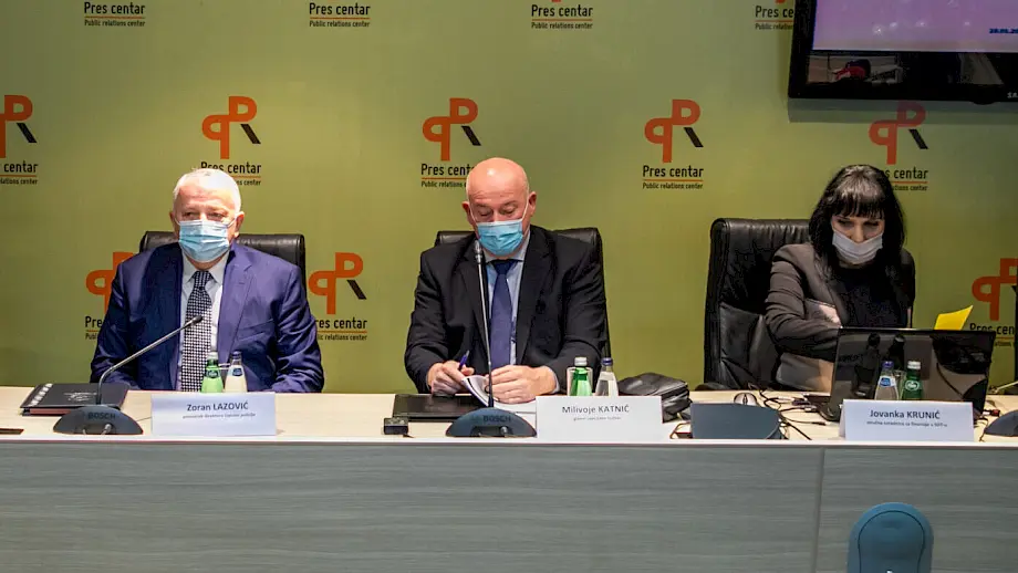 Bivši pomoćnik direktora UP Zoran Lazović (L) i specijalni državni tužilac Milivoje Katnić (u sredini). Foto: PR Centar