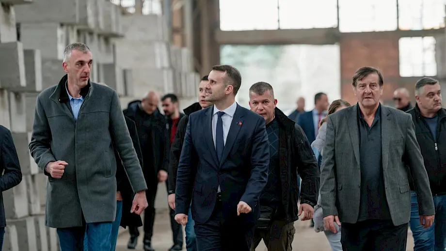 Premijer Milojko Spajić tokom posjete Željezari u Nikšiću. Foto: Vlada Crne Gore