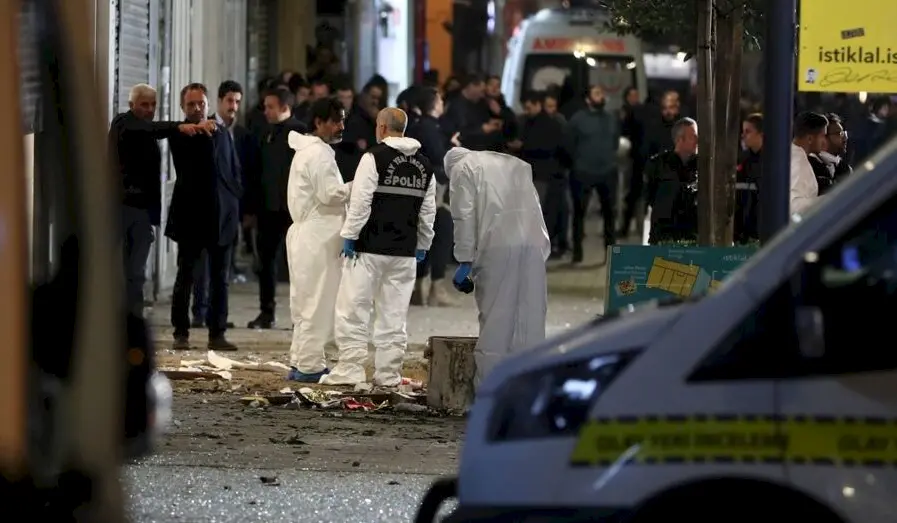 Policijski uviđaj nakon eksplozije u Istanbulu. Foto: EPA/ERDEM SAHIN