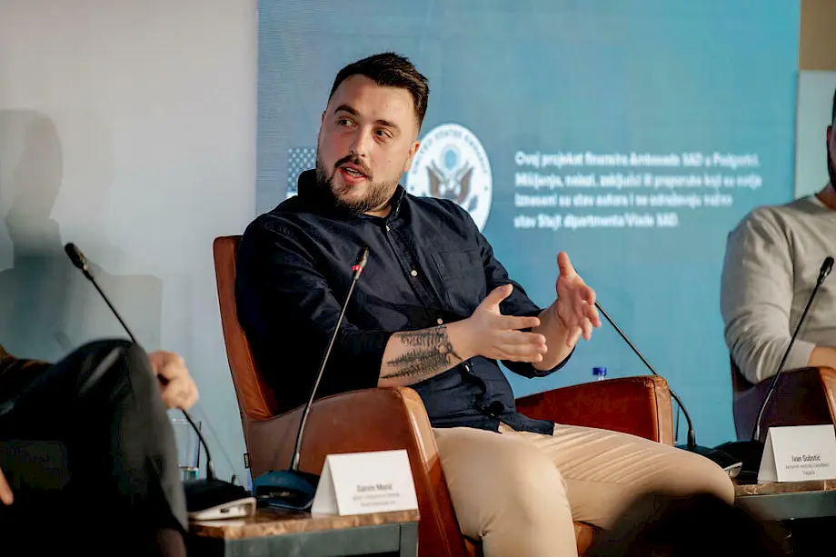 Glavni i odgovorni urednik Rakrinkavanje.me, Darvin Murić. Foto: CDT